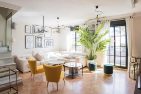 Street Level Apartment. Swimming Pool, Wifi,